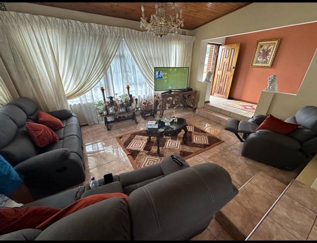 3 BEDROOM FREESTANDING FOR SALE IN WOODLANDS